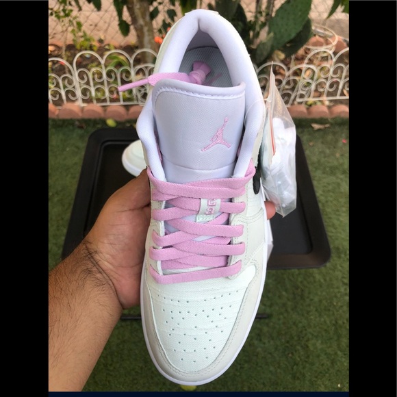 Air Jordan 1 Low “Barely Green” Size 10.5 Women’s - Picture 5 of 7